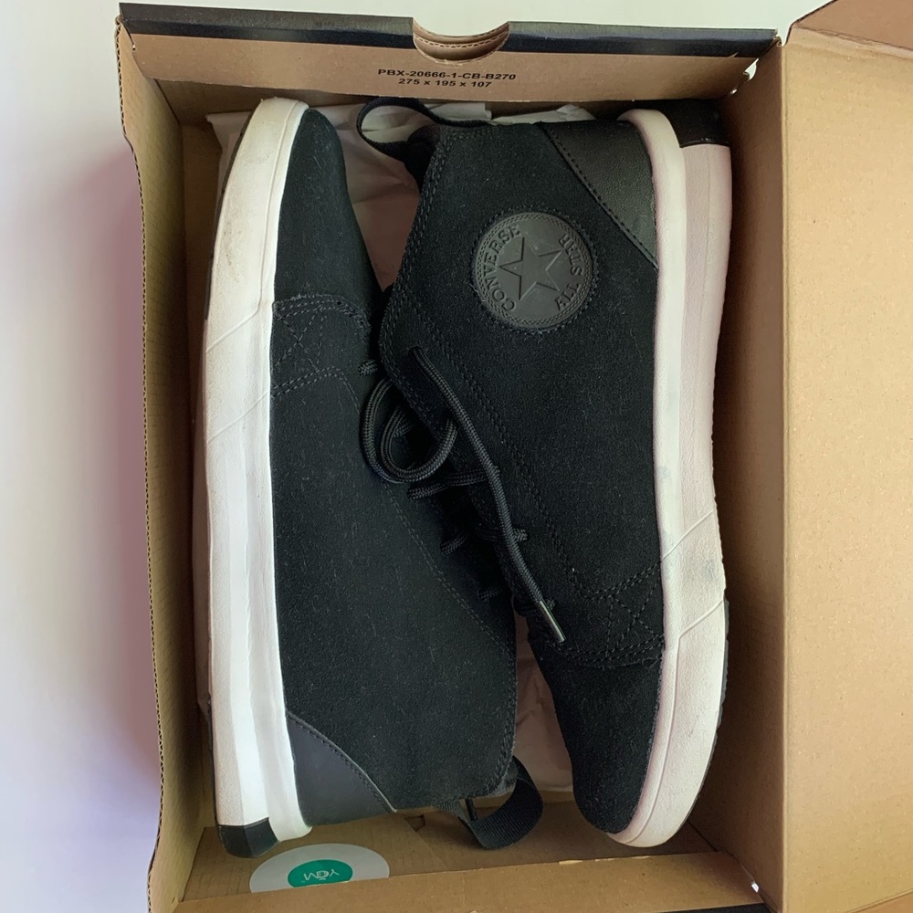 Converse Junior Black AllStar sneaker  Woman Sz7.5